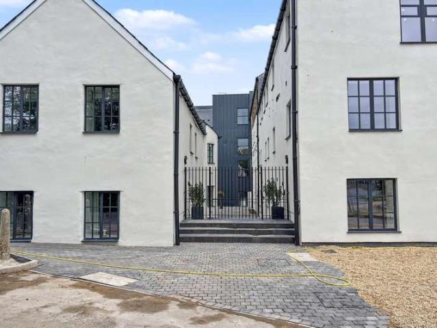 3 Bedroom End Of Terrace House