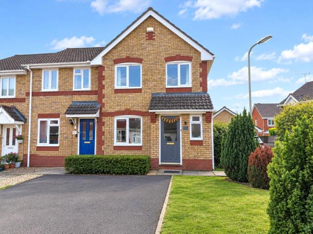 3 BEDROOM End of Terrace House