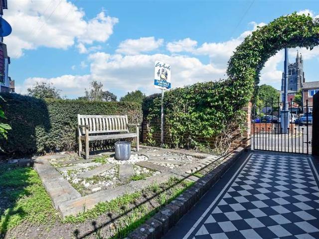 3 Bedroom End Of Terrace House