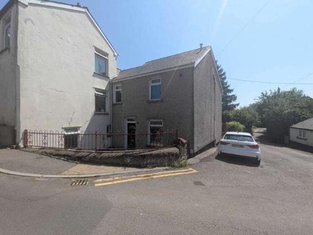 3 Bedroom End Of Terrace House
