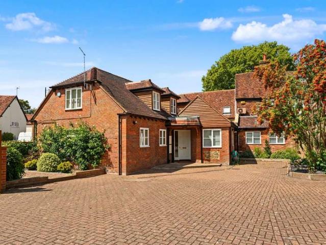3 Bedroom End Of Terrace House