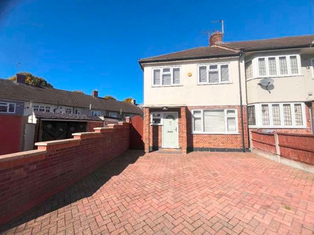 3 Bedroom End Of Terrace House