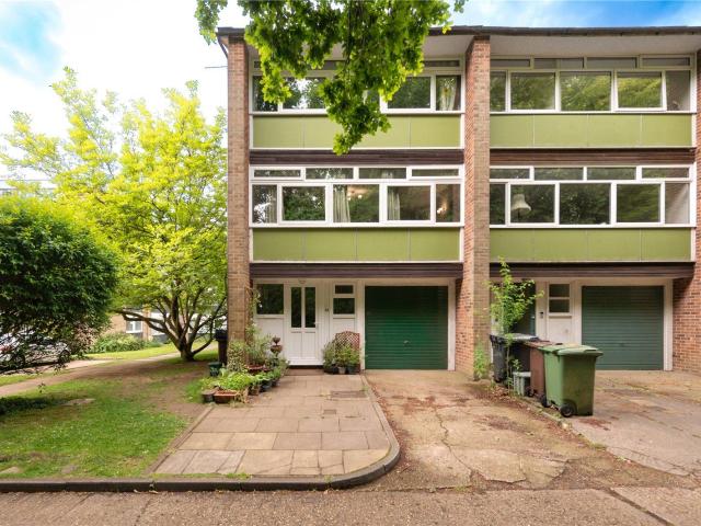 3 Bedroom End of Terrace House,garage to let in Abbots Park, St. Albans, AL1