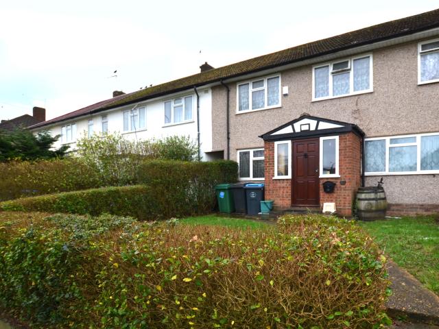 3 Bedroom End Of Terrace House for Let in Wembley