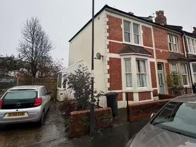 3 bedroom end of terrace house for rent in Cambridge Road, Bri.