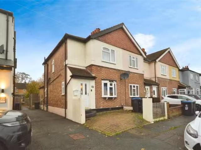 3 bedroom end of terrace house for rent in Charles Street, Epp.
