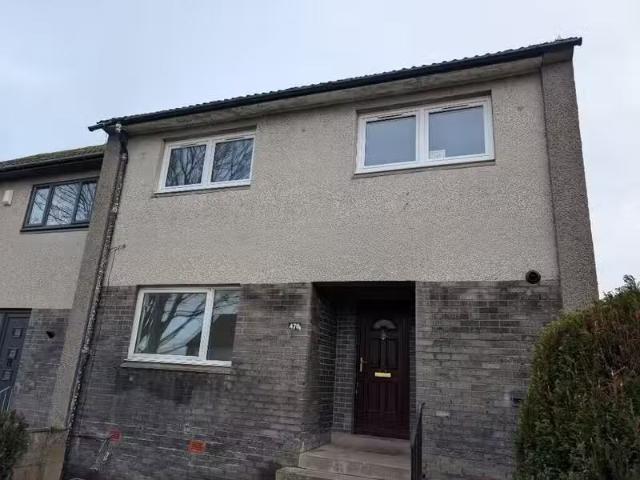 3 bedroom end of terrace house for rent in CHARLESTON DRIVE, D.