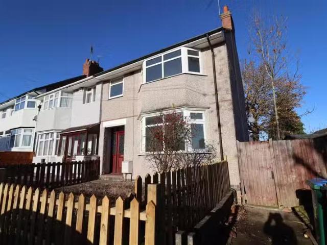 3 bedroom end of terrace house for rent in Christchurch Road.
