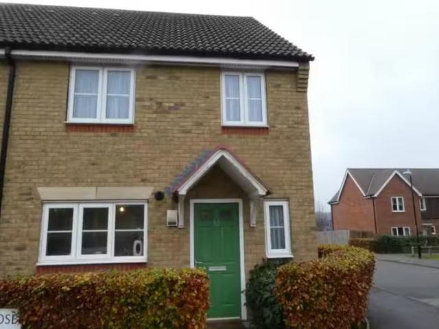 3 bedroom end of terrace house for rent in Antelope Close, Whi.