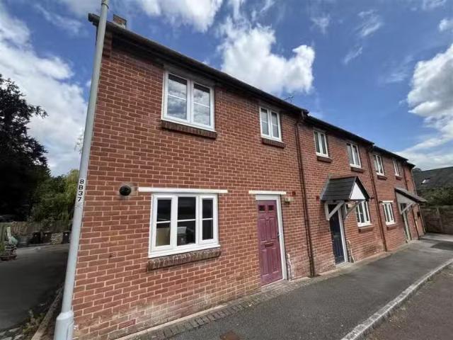 3 bedroom end of terrace house for rent in Barnes Lane, Beamin.