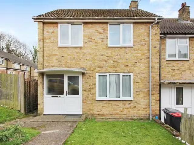 3 bedroom end of terrace house for rent in Godden Road, Canter.