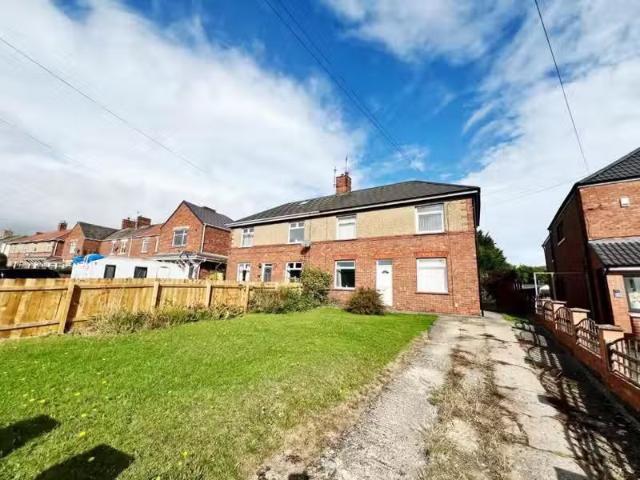 3 bedroom end of terrace house for rent in Dean Road, Ferryhil.