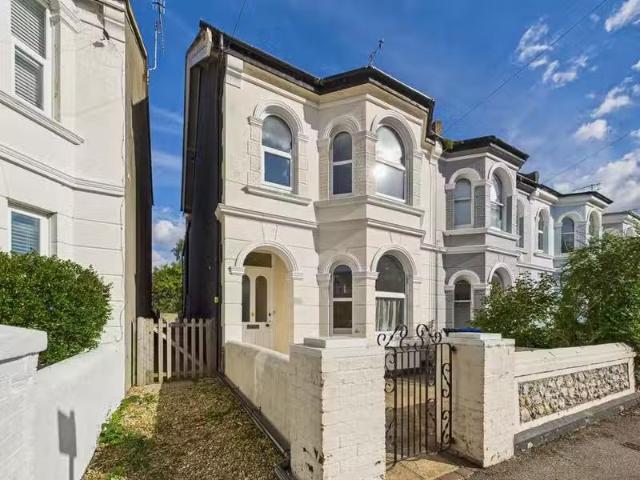 3 bedroom end of terrace house for rent in Eastcourt Road, Wor.