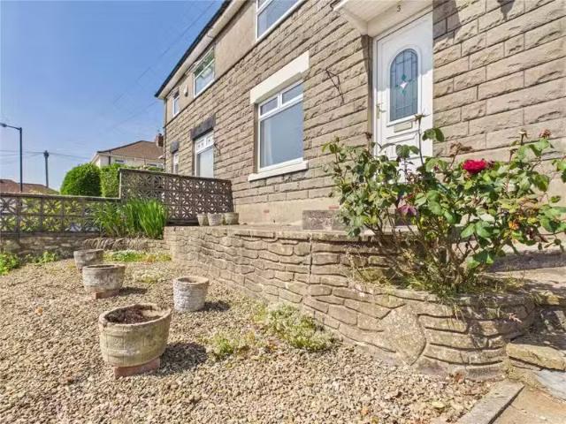 3 bedroom end of terrace house for rent in Eastlyn Road, Bedmi.
