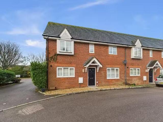3 bedroom end of terrace house for rent in Faulkner Gardens, L.