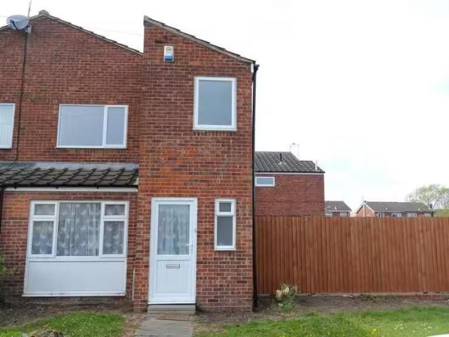 3 bedroom end of terrace house for rent in Firth Road, Retford.