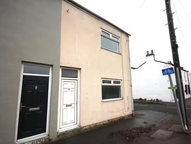 3 bedroom end of terrace house for rent in Front Street, Pity.