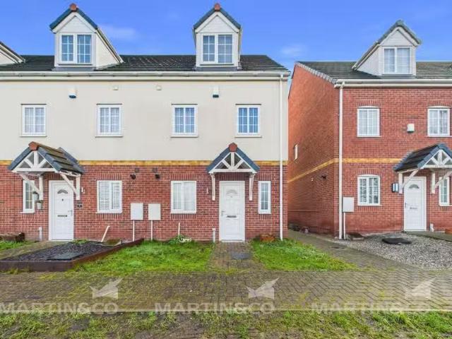 3 bedroom end of terrace house for rent in Kiln Court, Kirk Sa.