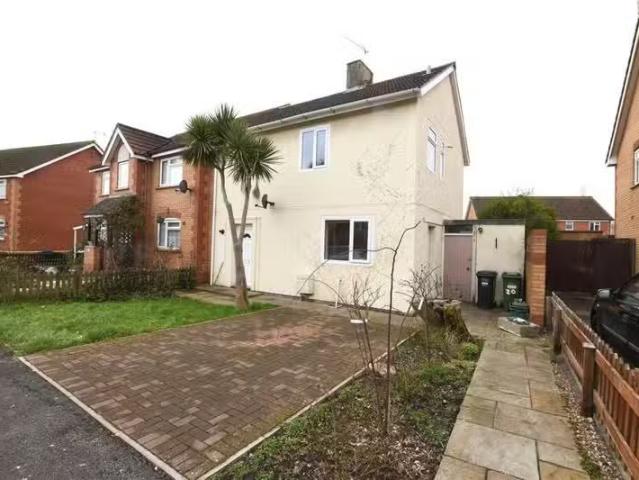 3 bedroom end of terrace house for rent in Hobart Road, Weston.