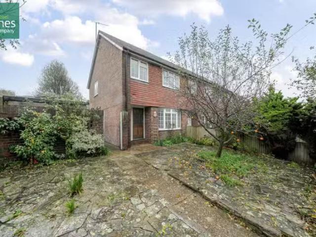 3 bedroom end of terrace house for rent in Horsham Road, Findo.