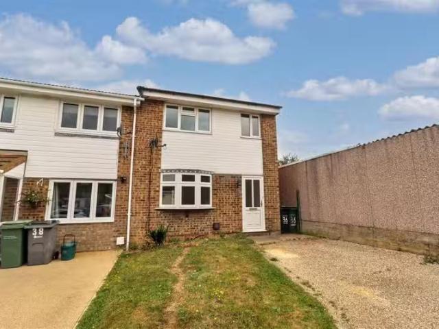 3 bedroom end of terrace house for rent in Orion Way, Braintre.
