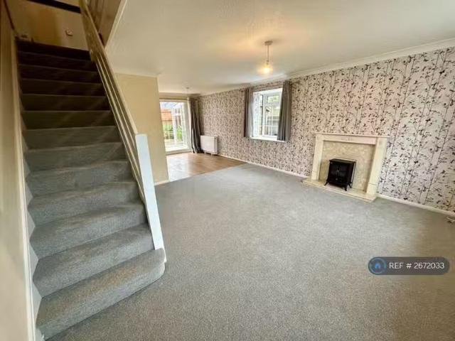 3 bedroom end of terrace house for rent in Owls Road, Verwood.