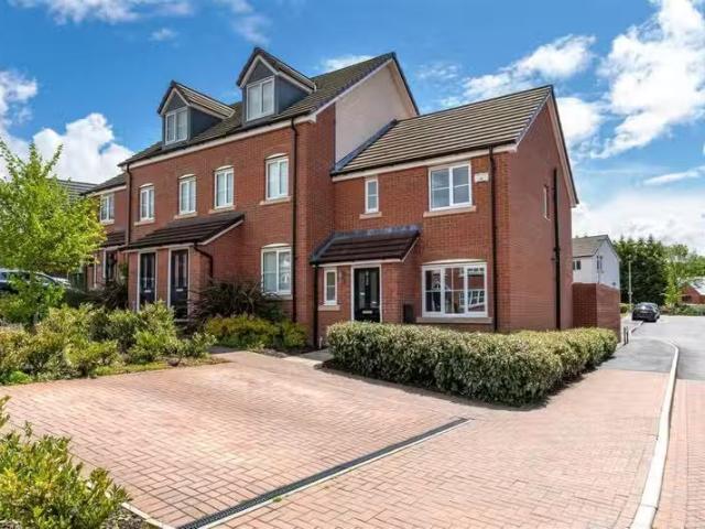 3 bedroom end of terrace house for rent in Lancaster Way, Whit.
