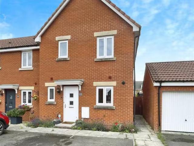 3 bedroom end of terrace house for rent in Leisler Gardens, Ca.