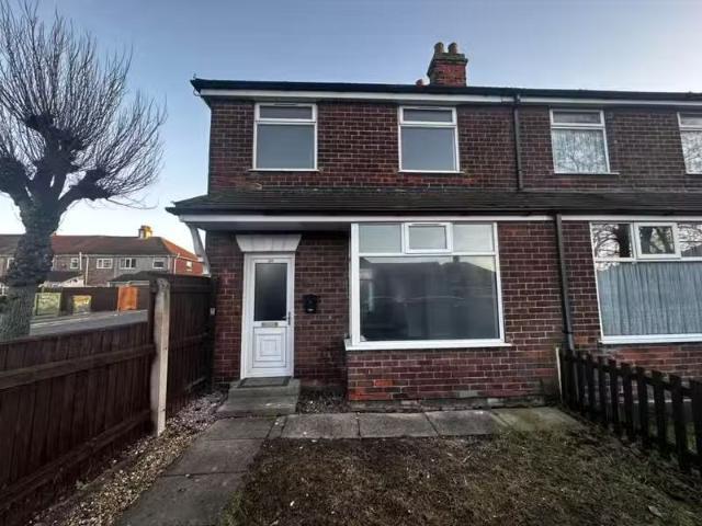 3 bedroom end of terrace house for rent in Littlefield Lane, G.