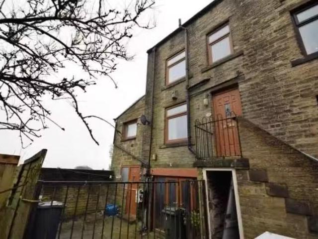 3 bedroom end of terrace house for rent in Morpeth Street, Que.