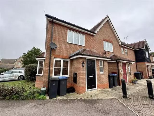 3 bedroom end of terrace house for rent in Malkin Drive, Churc.