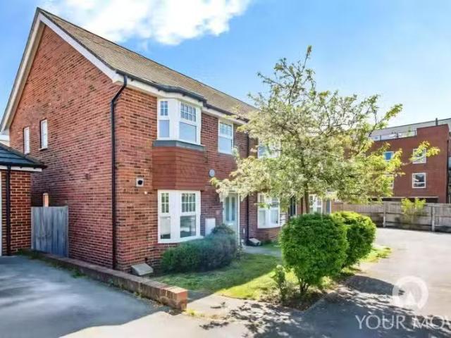 3 bedroom end of terrace house for rent in Mercer Avenue, Cast.
