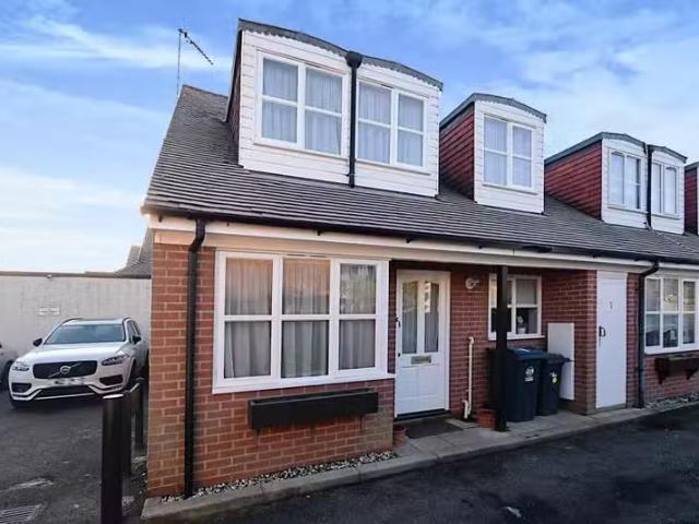 3 bedroom end of terrace house for rent in Shortlands Place, B.