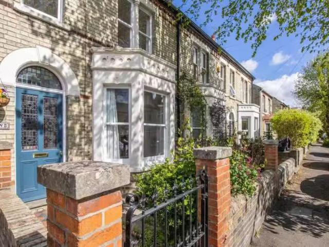 3 bedroom end of terrace house for rent in St Andrews Road, Ca.