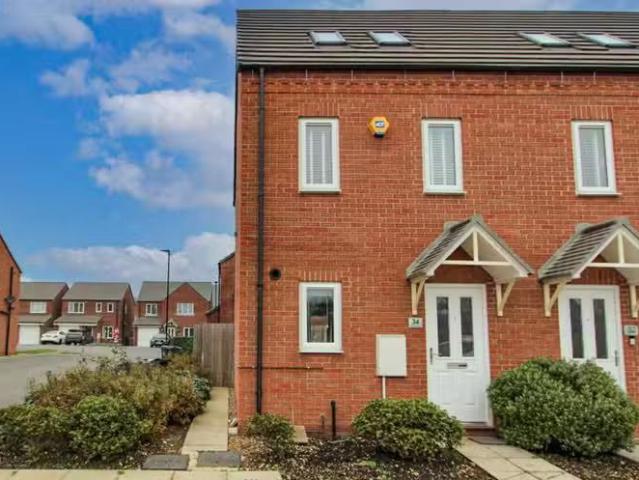 3 bedroom end of terrace house for rent in Summit Drive, DONCA.
