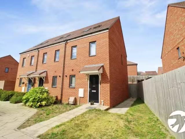 3 bedroom end of terrace house for rent in Swann Street, Castl.
