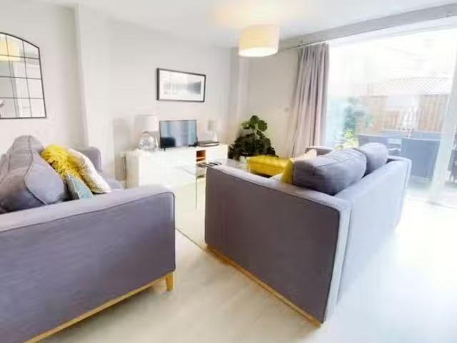 3 bedroom end of terrace house for rent in Portland View, Bish.