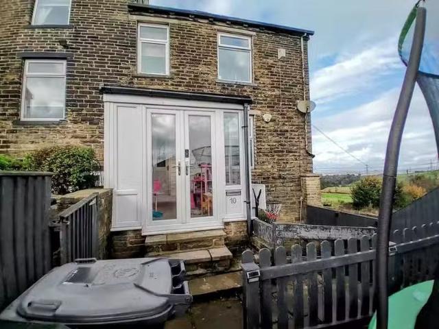 3 bedroom end of terrace house for rent in Packington Street.