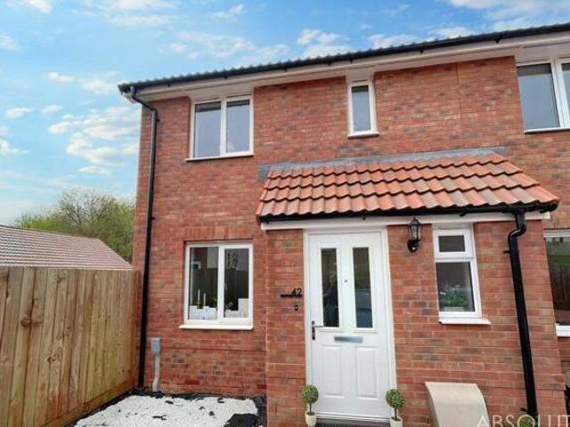 3 Bedroom End Of Terrace House For Rent In Paignton