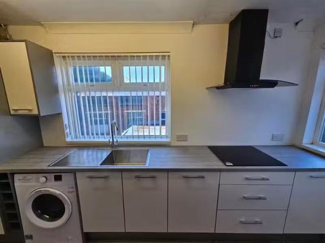 3 bedroom end of terrace house for rent in Reginald Road, Smet.