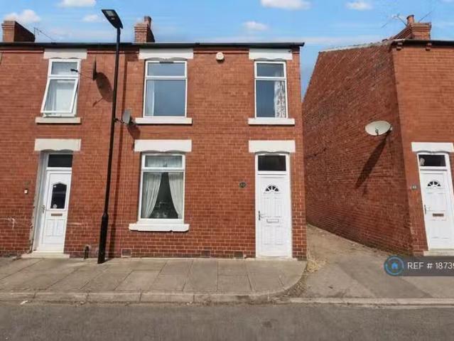 3 bedroom end of terrace house for rent in Ridgill Avenue, Ske.