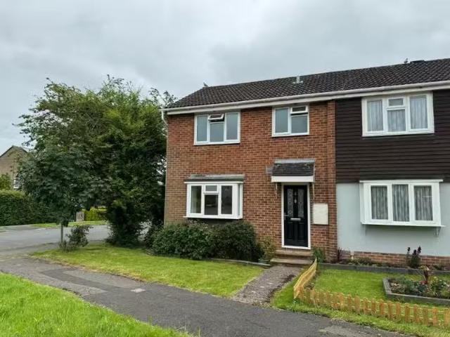 3 bedroom end of terrace house for rent in Wiltshire Drive, Tr.