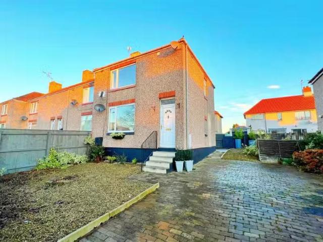 3 bedroom end of terrace house for rent in The Green, Bishop M.