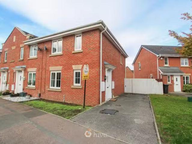 3 bedroom end of terrace house for rent in The Potteries, New.