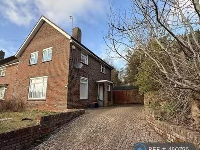 3 bedroom end of terrace house for rent in Truleigh Close, Bri.
