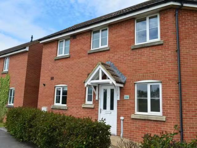 3 bedroom end of terrace house for rent in Turnock Gardens, We.