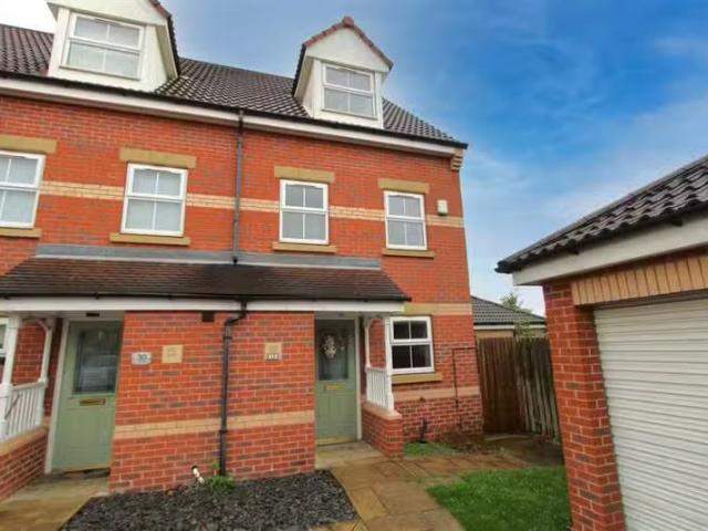 3 bedroom end of terrace house for rent in Turnberry Mews, Sta.