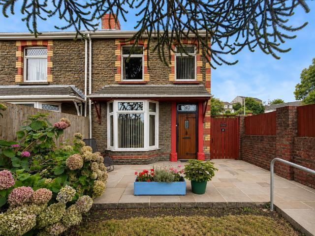 3 bedroom end of terrace house for sale