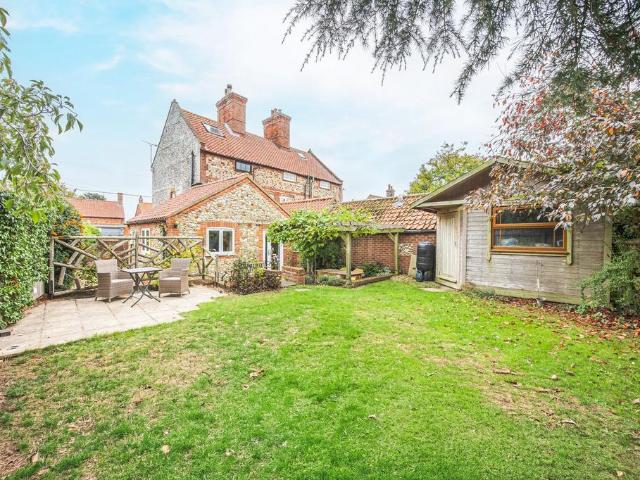 3 bedroom end of terrace house for sale