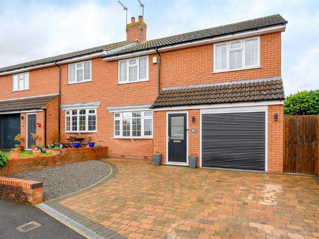 3 bedroom end of terrace house for sale